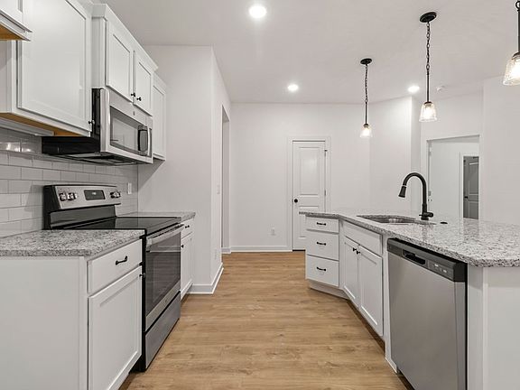 4th image of 14 Stornoway Ln