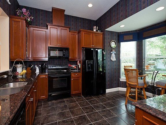 3rd image of 3509 Heards Ferry Dr