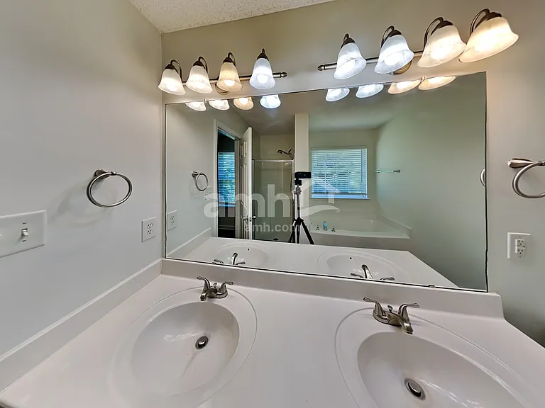 10713 Haddington Dr NW — Photo 12