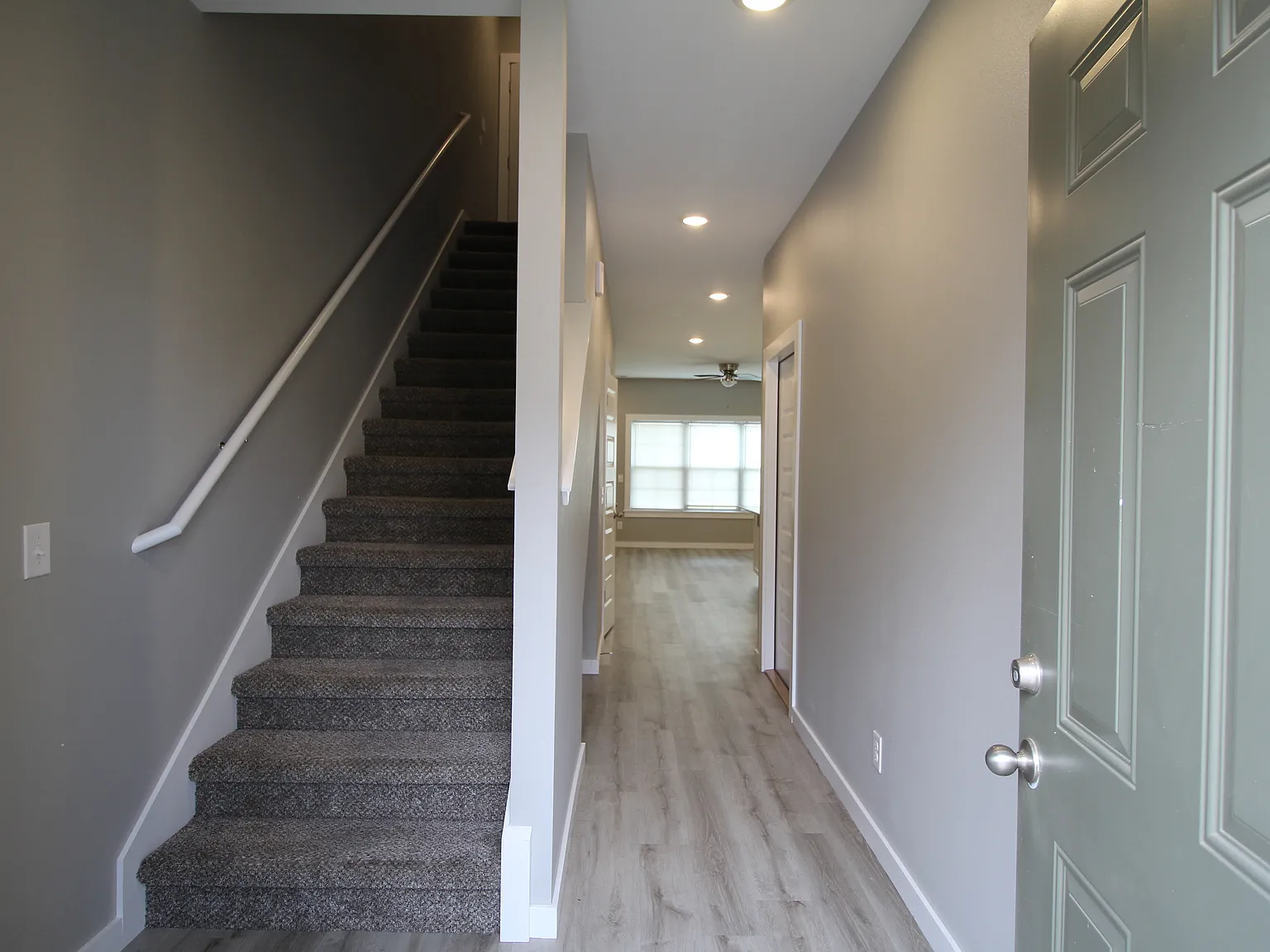 3 bed, 2.5 bath, 1370 sqft, $1,550 — Photo 2