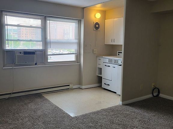 5th image of 530 W Berry St APT 204