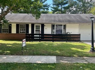 809 Fairoaks Dr, Champaign, IL 61821