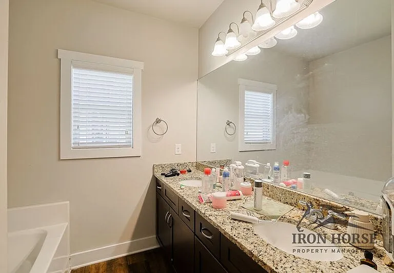 484 Park West Blvd — Photo 17