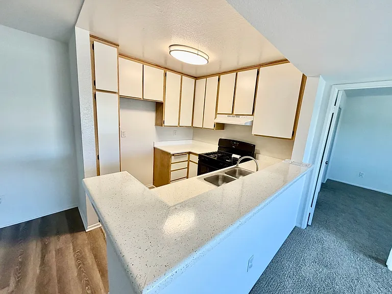 Lassen Apartments — Photo 11