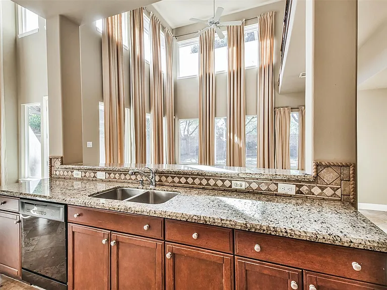 11511 Gallant Ridge Ln — Photo 17