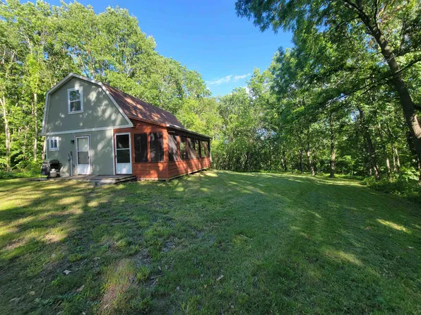 5643 N Dutch Hollow Rd, Potosi, WI 53820
