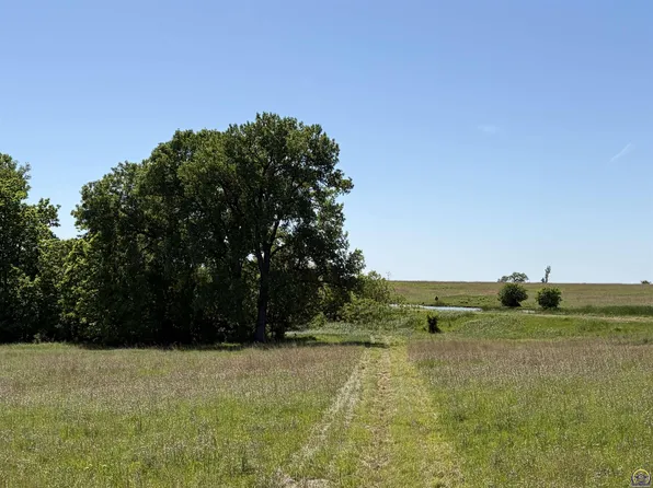 8600 NW Jennings Rd #1, Topeka, KS 66618