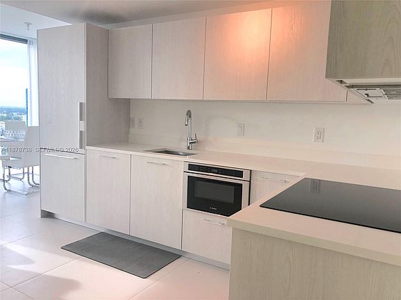 4th image of 501 NE 31st St Unit 1709