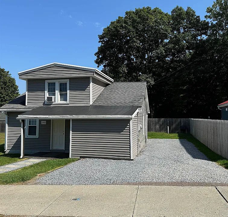 1st image of 1040 Williams Rd