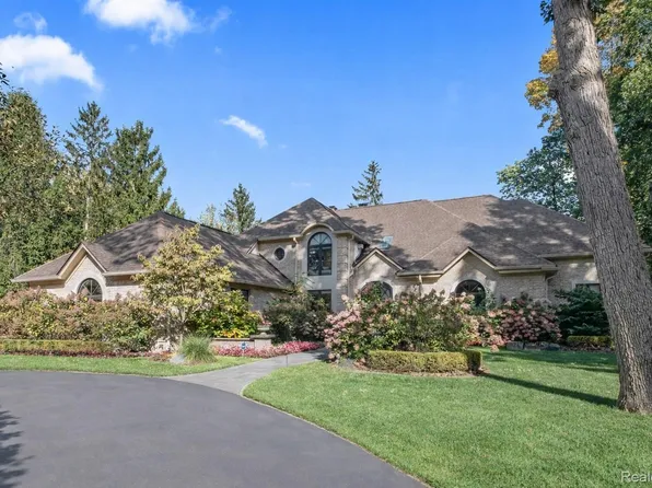 2871 Meadowood Ln, Bloomfield Hills, MI 48302