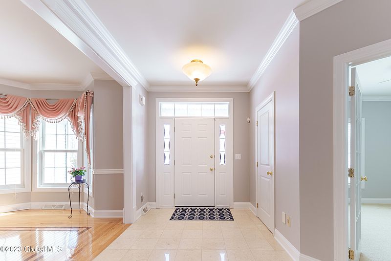 4th image of 25 Devonshire Way