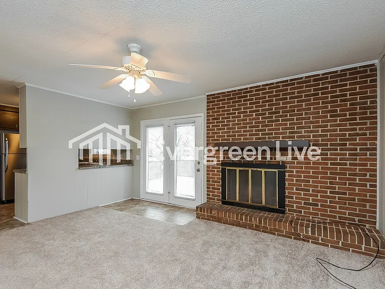 312 Arcola Dr — Photo 2