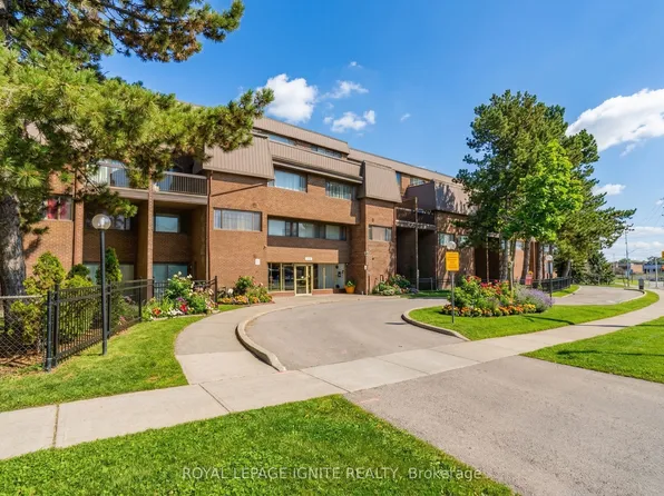 3455 Morning Star Dr #211, Mississauga, ON L4T 3T9