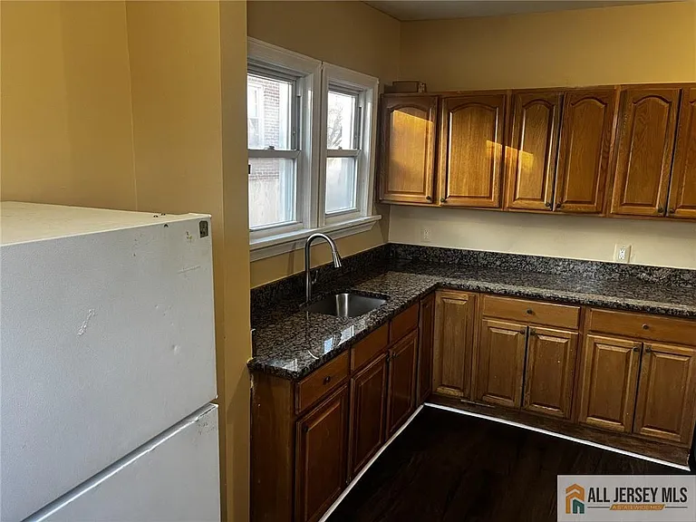186 Comstock St — Photo 3