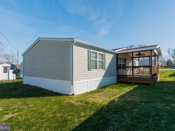 141 Janesa Dr, Martinsburg, WV 25403