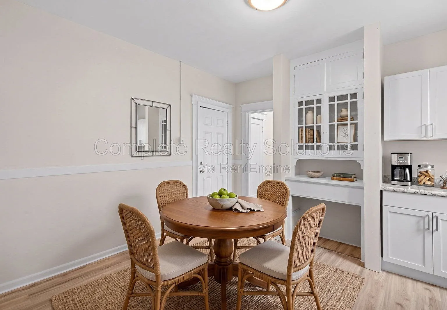 1 bed, 1.0 bath, 725 sqft, $795 — Photo 2