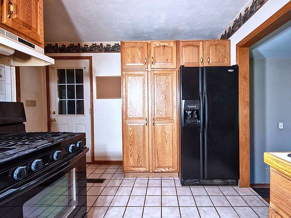 5th image of 2738 Pleasant Plain Ave