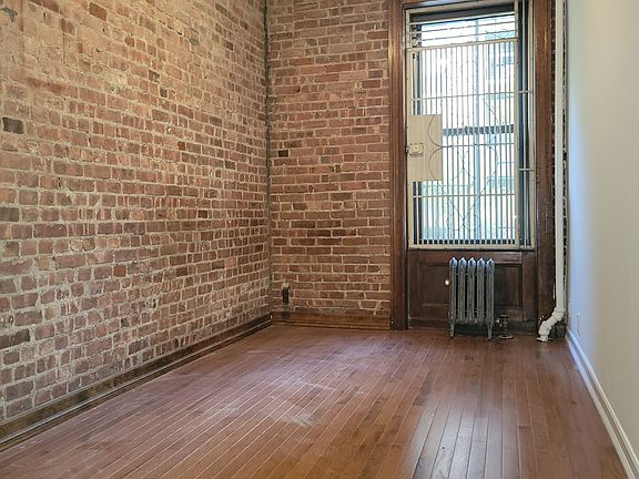 3rd image of 148 W 67th St APT 3
