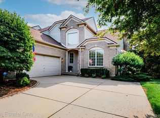 1602 Boulder Ct, Rochester, MI 48306