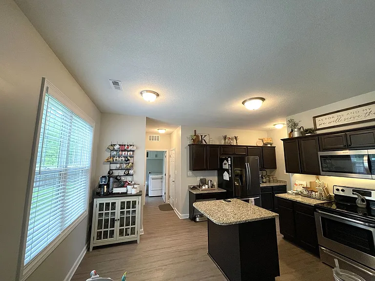 211 Seneca Ct — Photo 8