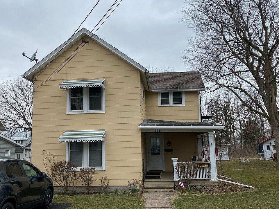 1st image of 115 Henry St #115