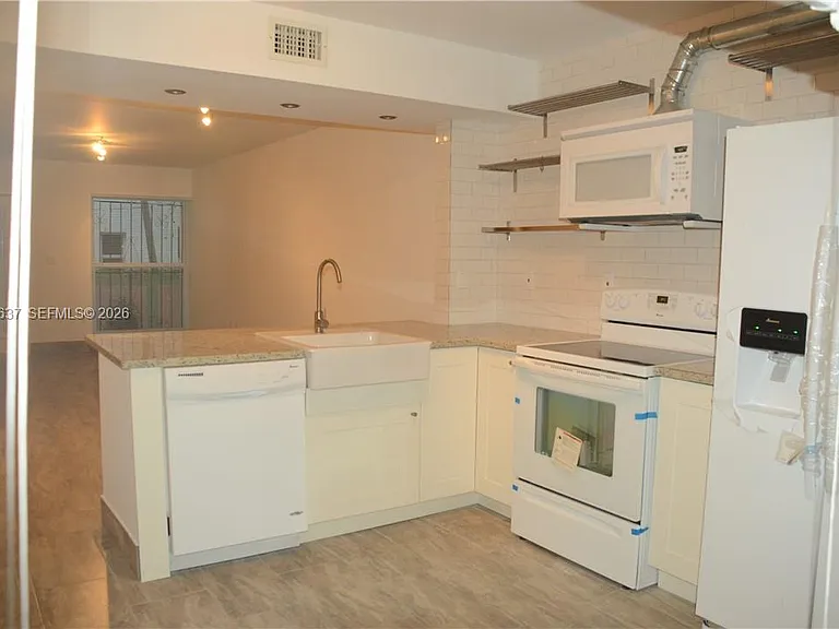 937 Michigan Ave #3 — Photo 7