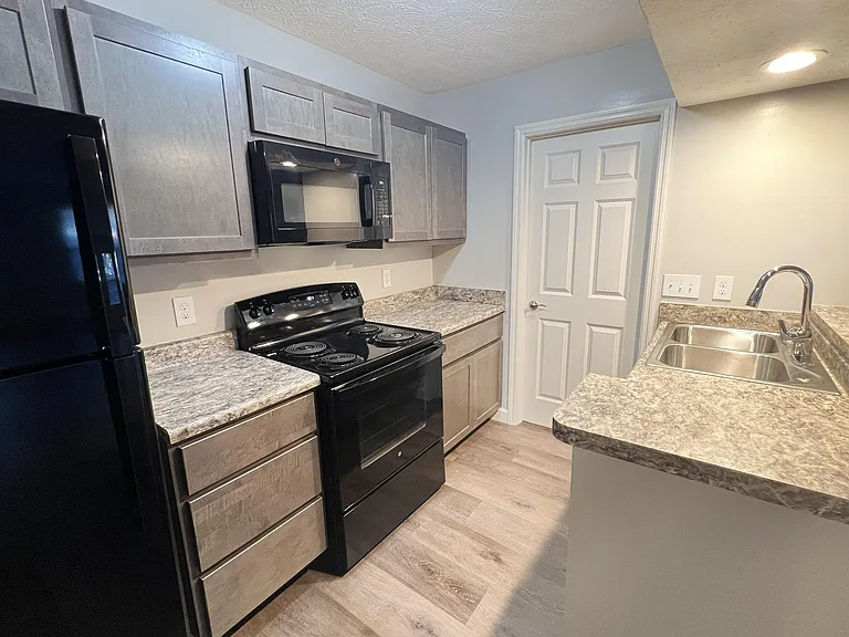 Woodhills Apartments — Photo 92
