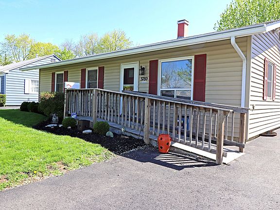 2nd image of 3780 Hillcrest St W