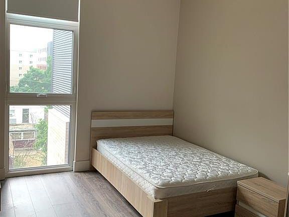 5th image of 253 Albert St #408