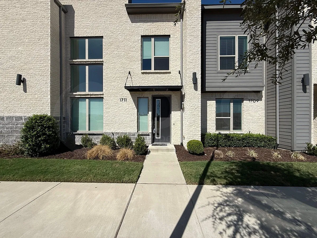 2 bed, 2.5 bath, 1781 sqft, $2,600 — Photo 2