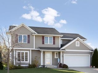 7321 Summerland Ridge Rd NE, Cedar Rapids, IA 52402