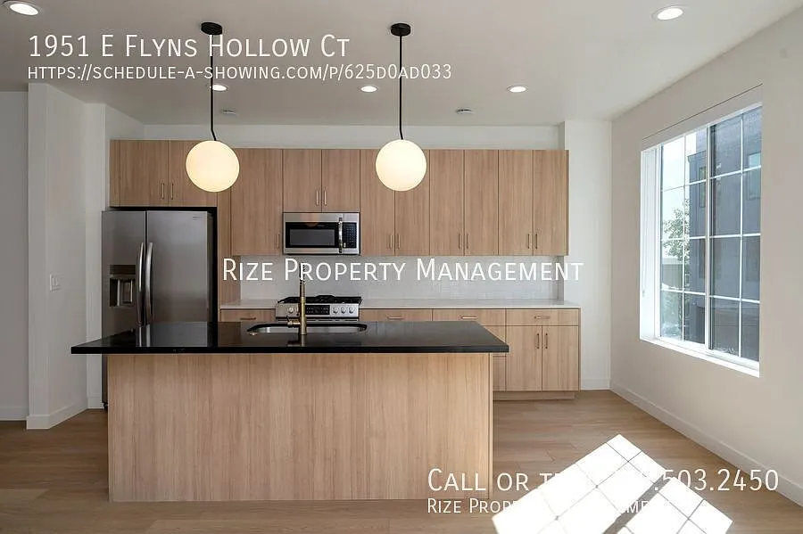 1951 E Flyns Hollow Ct