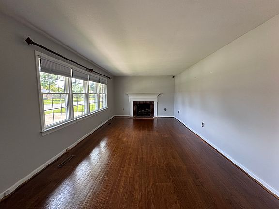 3rd image of 117 Southerland Dr
