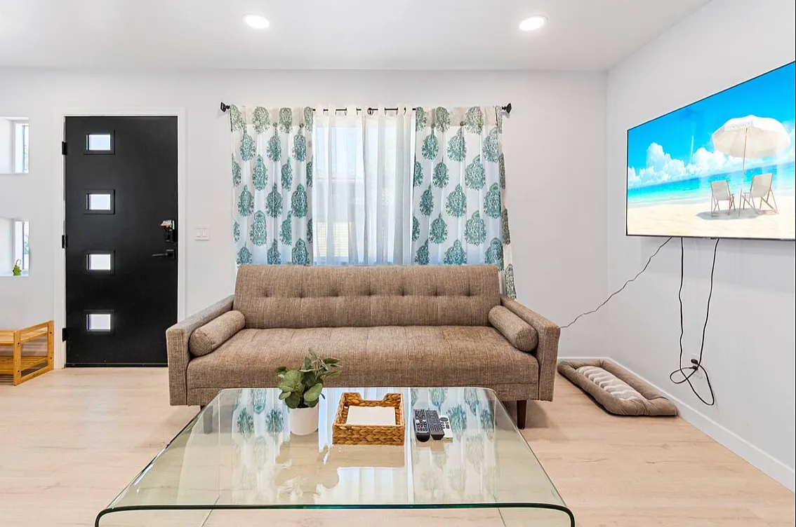 1 bed, 420 sqft, $3,450 — Photo 1
