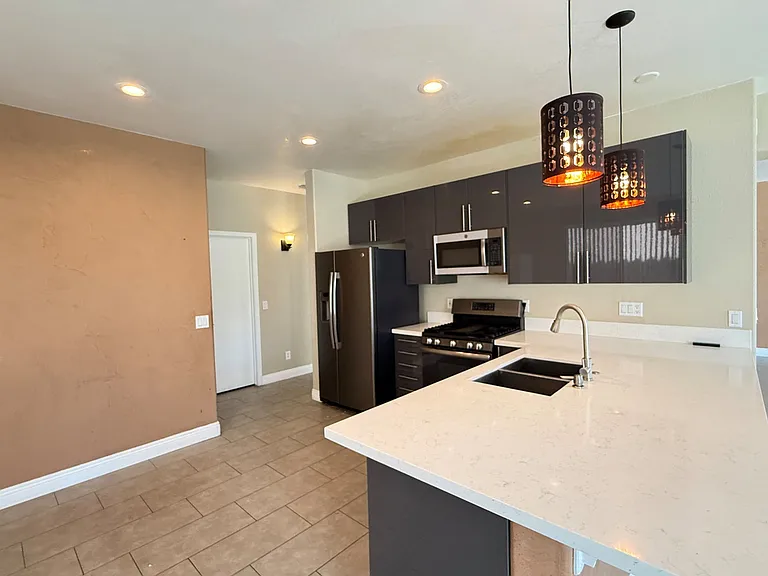 6425 W Desert Hollow Dr — Photo 9