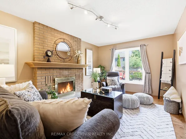 4 Martinet St, Whitby, ON L1N 8K8