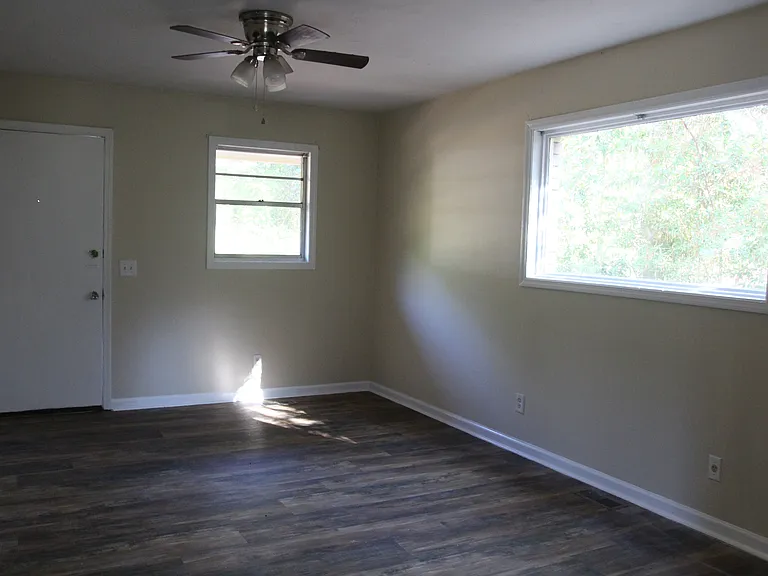 1404 W Lincoln Ave — Photo 9