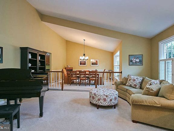 4th image of 8446 Clover Leaf Dr