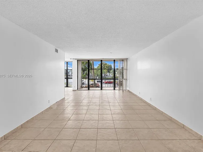 1000 Parkview Dr #229 — Photo 9