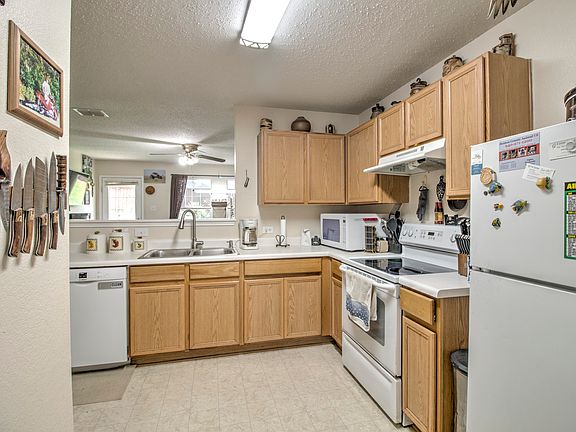 5th image of 302 Quail Crossing Dr