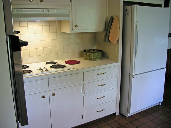 Kitchen: Refrigerator/Freezer included