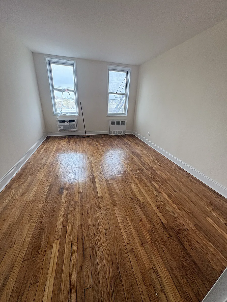 Building Photo - 46-01 39th Ave #307