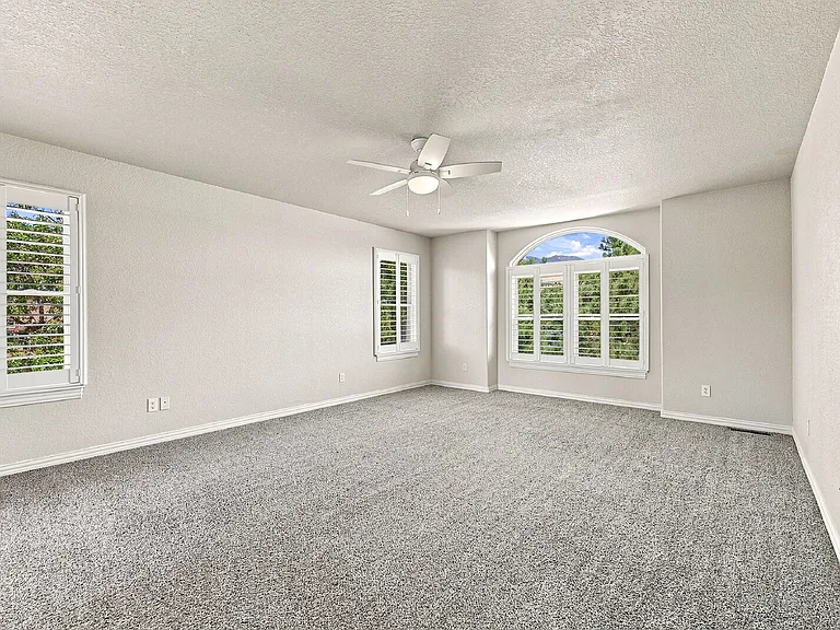 2425 Vanreen Dr — Photo 25