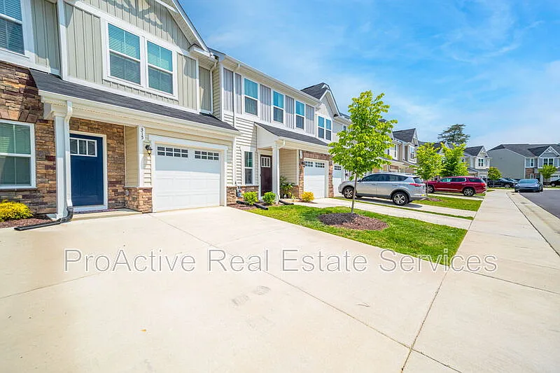 3 bed, 2.5 bath, 1503 sqft, $2,300 — Photo 2