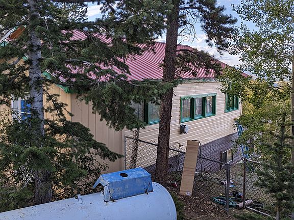 side of house and propane tank