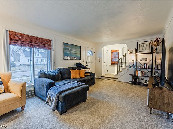 5th image of 17413 Glenshire Ave