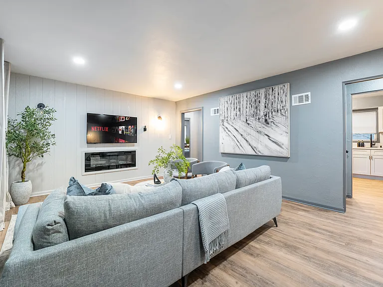 512 Catherine St — Photo 2