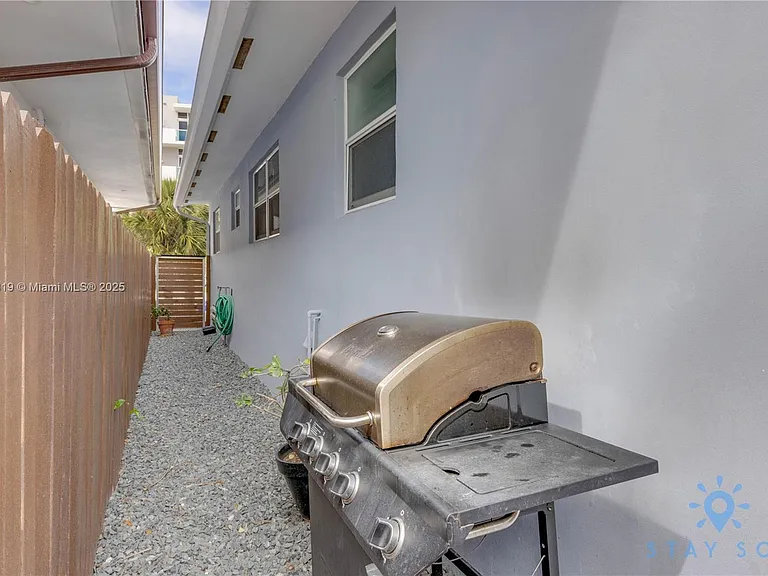 328 Missouri St — Photo 32