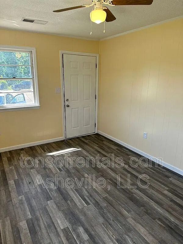 2 bed, 1.0 bath, $825 — Photo 3