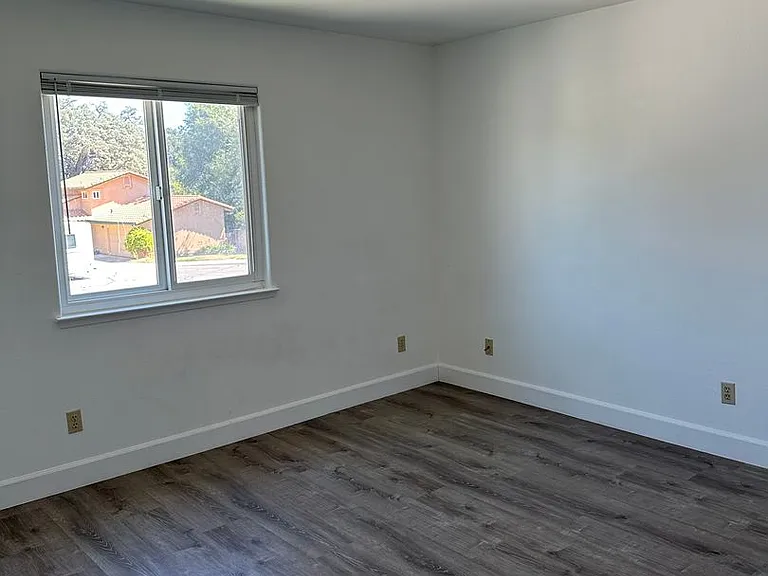 2170 Bel Air Pl — Photo 16